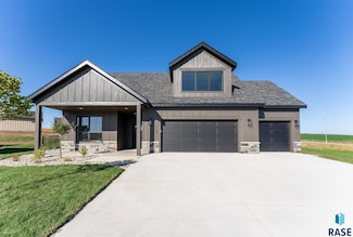 1714 N Medallion Cir, Sioux Falls, SD 57110