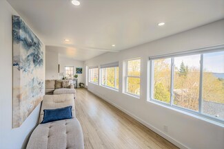 37 & 39 E Main St, Searsport, ME 04974