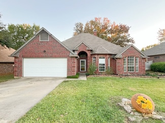 2113 N Aspenwood Dr, Grapevine, TX 76051