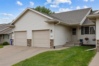 302 Duchess Dr, Solon, IA 52333