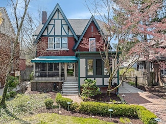 1425 Bishop Rd, Grosse Pointe Park, MI 48230
