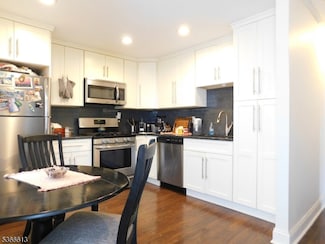 176 Totowa Rd, Totowa, NJ 07512