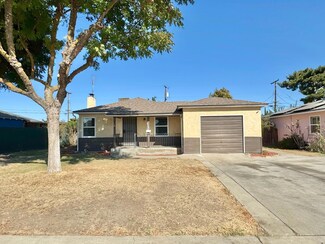 3745 Kenmore Dr S, Fresno, CA 93703