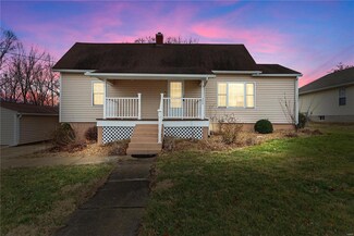 306 E 3rd St, Moscow Mills, MO 63362