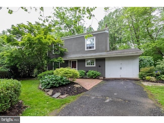 5 Tulip Ln, West Grove, PA 19390