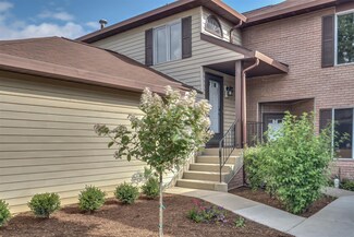 2440 Salem Ct Unit B2, Woodridge, IL 60517