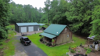 2484 Old Georgetown Rd E, Bethune, SC 29009