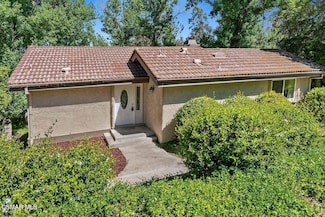 12 Sparrowhawk Ln, Oak Park, CA 91377