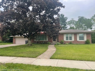 621 Crescent Dr, Dearborn, MI 48124