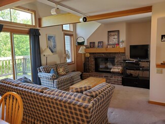 19 Birdie Ln, Wilmington, VT 05363
