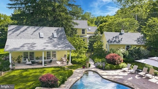 155 Old Philadelphia Rd, Riegelsville, PA 18077
