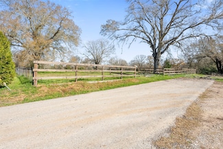 642 Andrews St, Sealy, TX 77474