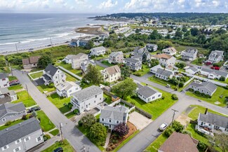 21 Bayview Ave, York, ME 03909