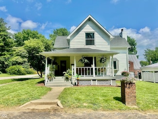 513 N Main St, Veedersburg, IN 47987