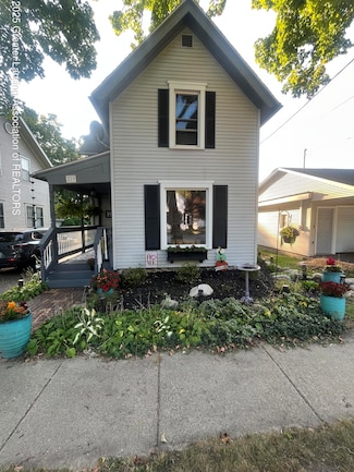 219 N Sycamore St, Marshall, MI 49068