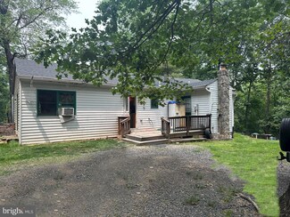 136 Poston Ln, Bluemont, VA 20135