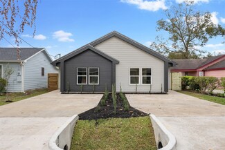 7502 Dyer St, Houston, TX 77088