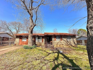 313 Redbud Ln, Tahlequah, OK 74464