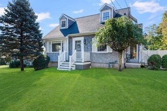 10 Bourne Rd, Swansea, MA 02777