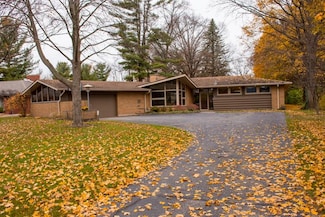 1511 E Jefferson Blvd, South Bend, IN 46617