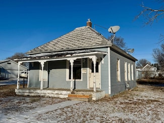 422 W 4th Ave, Redfield, SD 57469
