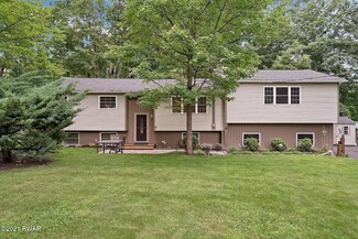 115 Meadowbrook Rd, Matamoras, PA 18336