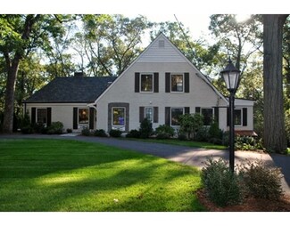 135 Arlington Rd, Chestnut Hill, MA 02467