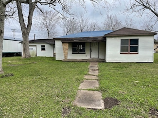 3611 Cedar St, Damon, TX 77430