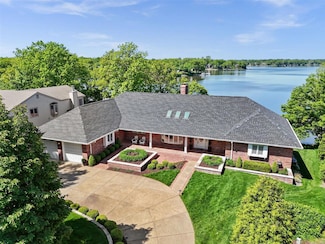 27 Lake Forest Cir, Lake Saint Louis, MO 63367