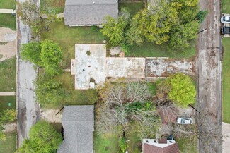 904 James St, Taylor, TX 76574