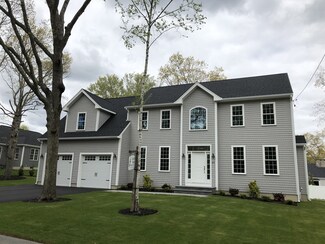 87 Sol e Mar St, Dartmouth, MA 02748