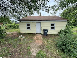 403 Duckett St, Laurens, SC 29360