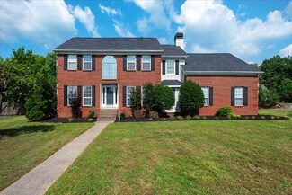 4728 Hunters Crossing Dr, Old Hickory, TN 37138