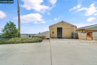 9305 Burr St, Oakland, CA 94605