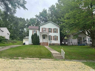 1328 E 9th St, Davenport, IA 52803