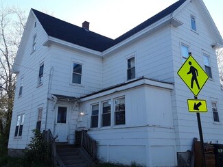 56 Park St, Orono, ME 04473
