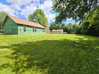 14 Hartley St, Lewiston, ME 04240