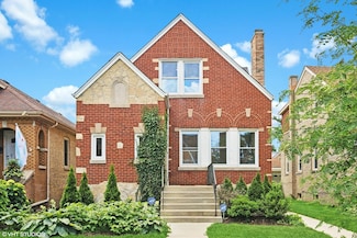 5945 W Cornelia Ave, Chicago, IL 60634