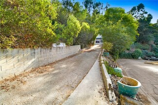 981 Glen Oaks Blvd, Pasadena, CA 91105