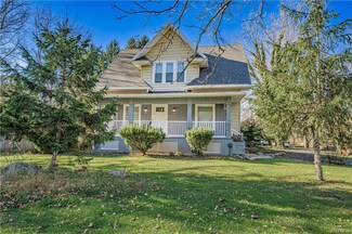 4326 Sunset Dr, Lockport, NY 14094