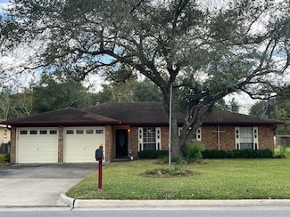 369 Windsor Square, Alvin, TX 77511