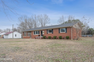 725 E Poplar Dr, Decaturville, TN 38329
