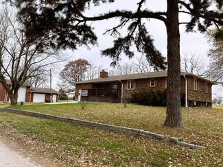 8811 East Rd, Mountain Grove, MO 65711