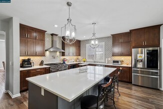 812 Westgate Dr, Vacaville, CA 95687