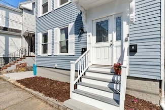 9 Foster St Unit 1, Gloucester, MA 01930