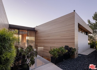 1520 Carla Ridge, Beverly Hills, CA 90210