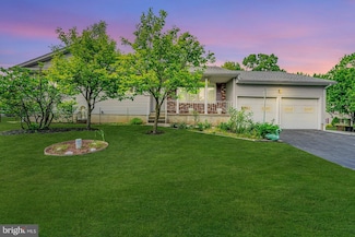 4 Woodfield La, Allentown, NJ 08501