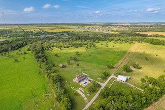 1951 Rymal Rd, Alvin, TX 77511