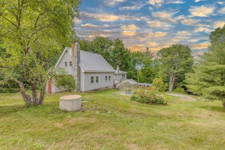 28 Miles Rd, Benton, NH 03785