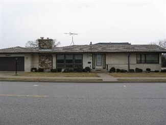 8401 W Amelia Dr, Niles, IL 60714
